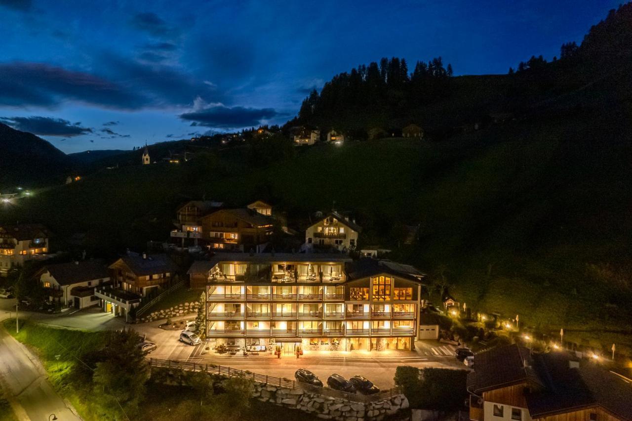 Hotel Alcialc La Valle Bagian luar foto