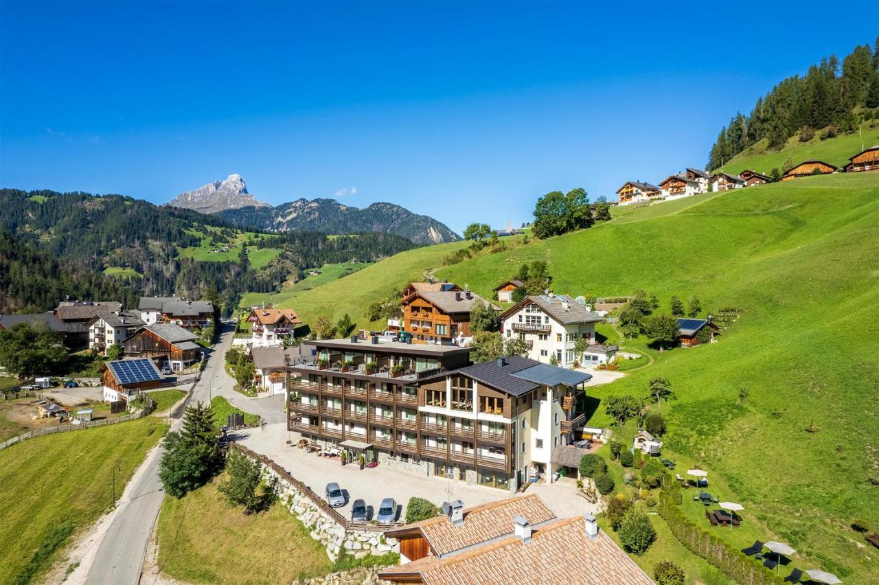 Hotel Alcialc La Valle Bagian luar foto