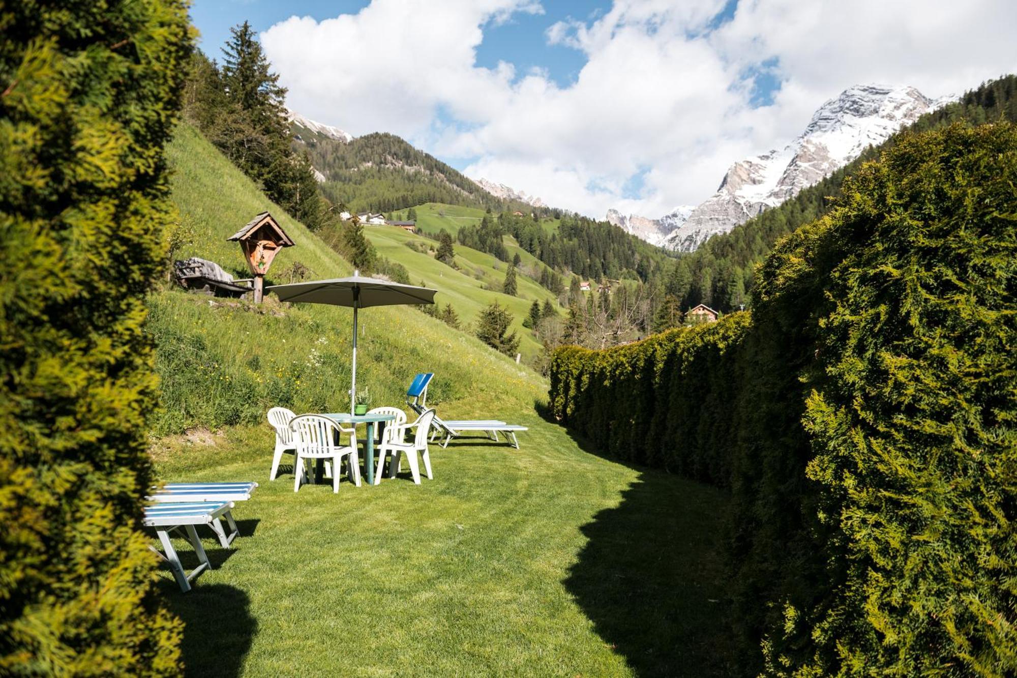 Hotel Alcialc La Valle Bagian luar foto