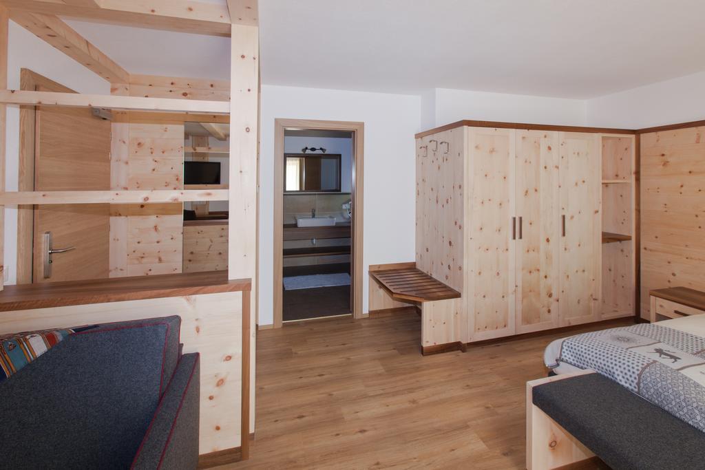 Hotel Alcialc La Valle Bagian luar foto