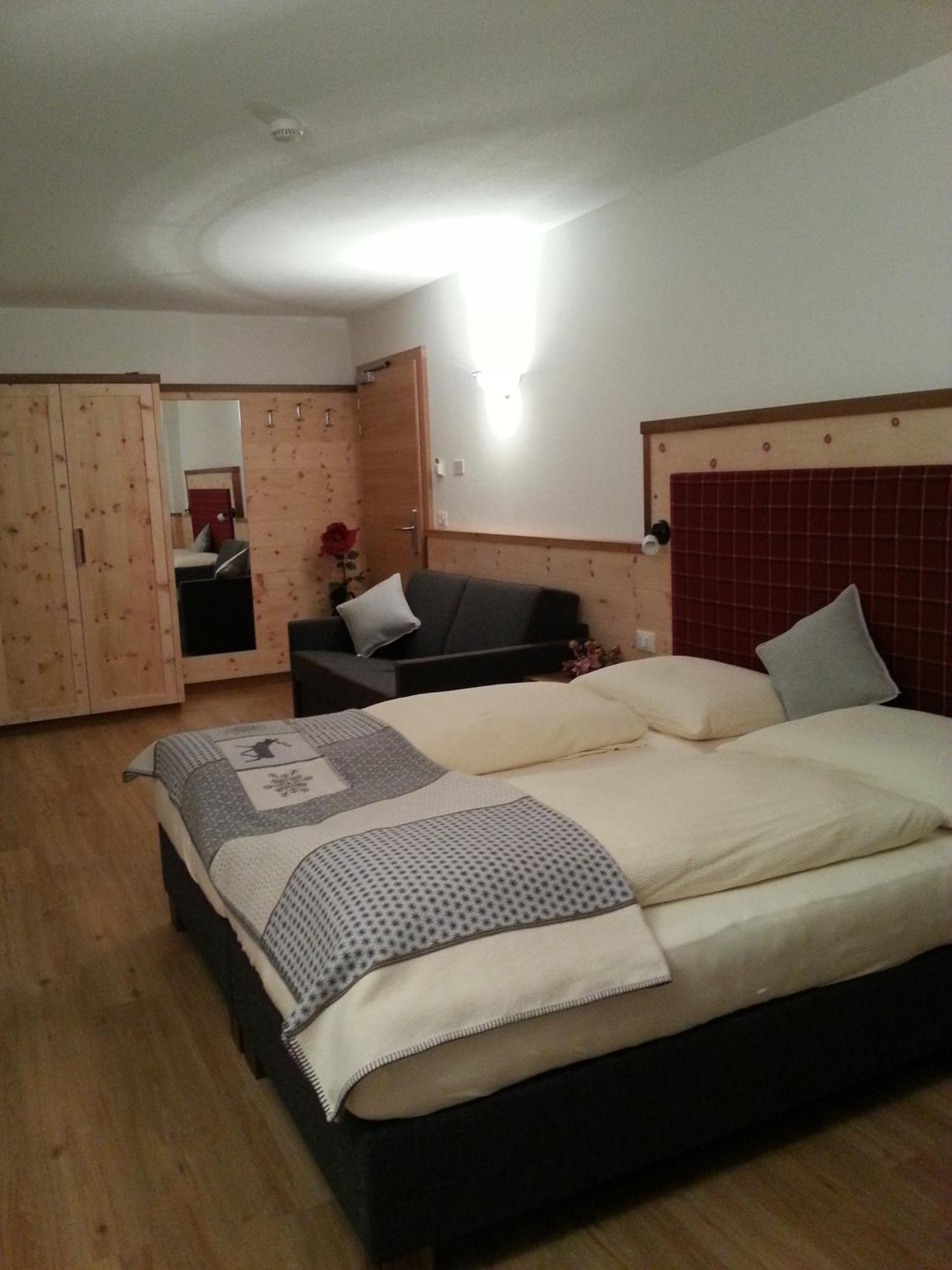 Hotel Alcialc La Valle Bagian luar foto