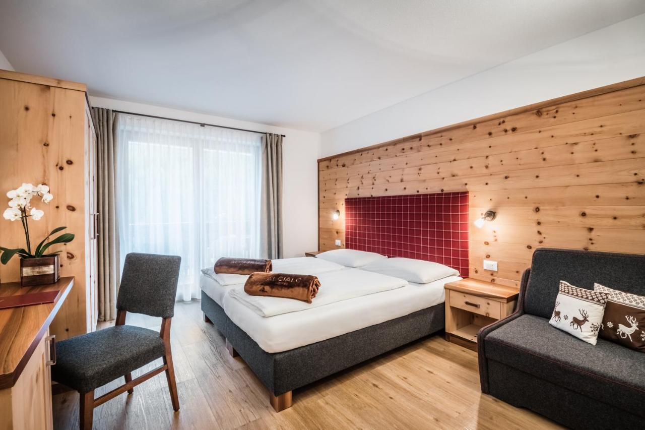Hotel Alcialc La Valle Bagian luar foto
