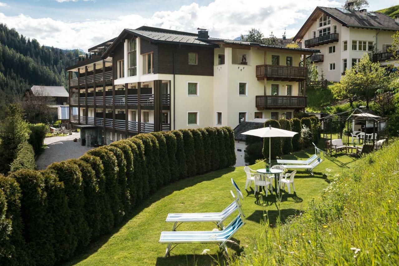 Hotel Alcialc La Valle Bagian luar foto