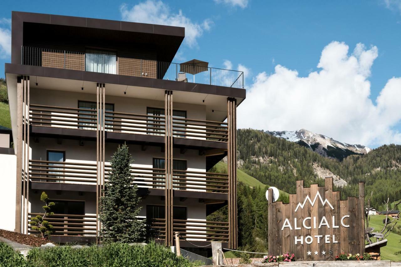 Hotel Alcialc La Valle Bagian luar foto